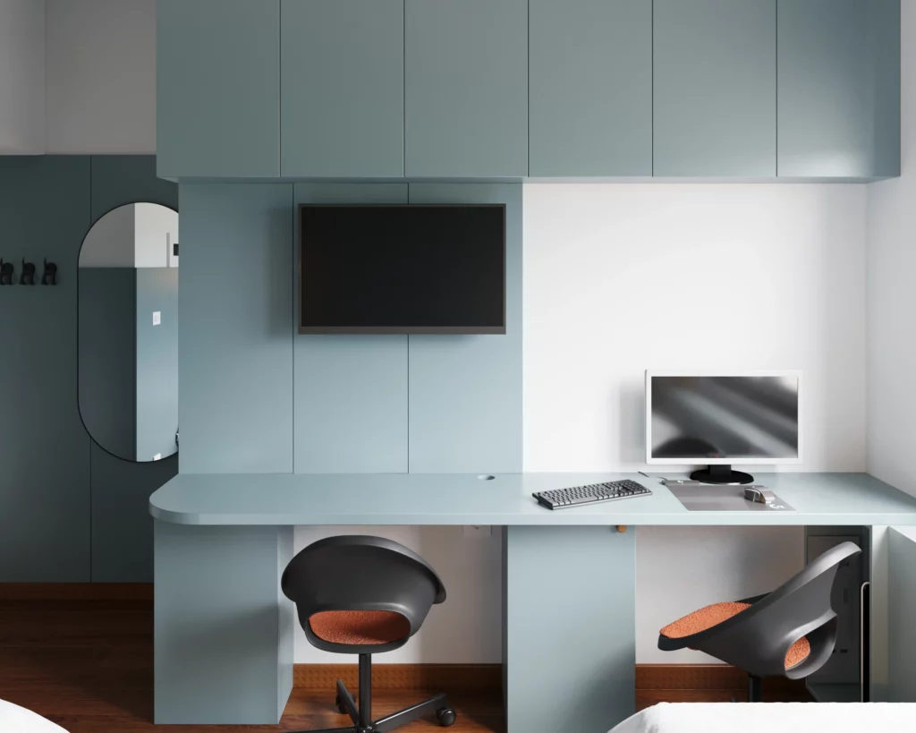 Funkcionalan dizajn enterijera dečije sobe sa radnim stolovima i plakarima u svetloplavoj boji